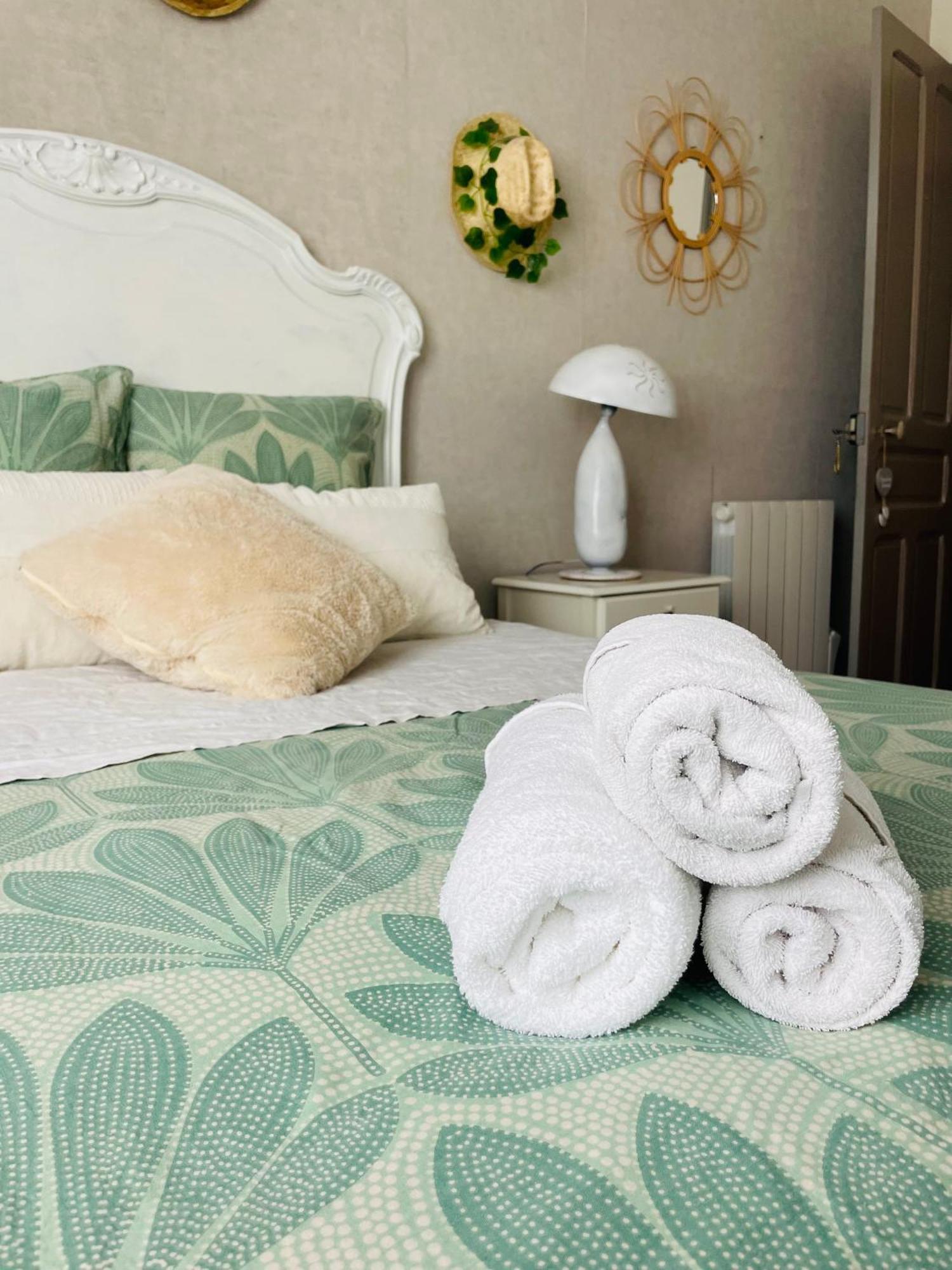 La Poterie Bed & Breakfast Carresse Екстериор снимка